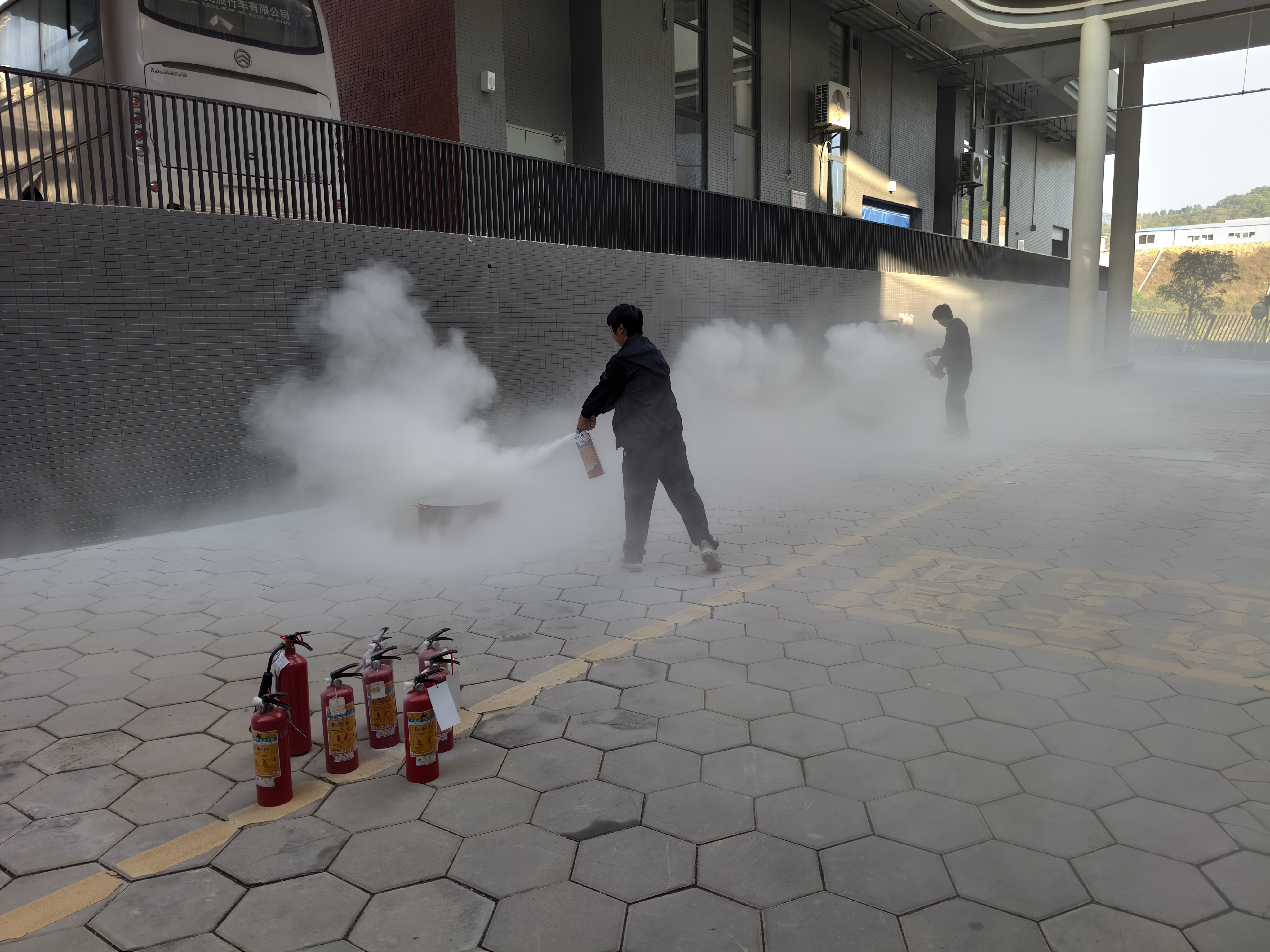 新生筑牢安全线 系部护航成长路